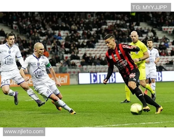 恩佐的成长之路：从青涩少年到足球场上的璀璨明星